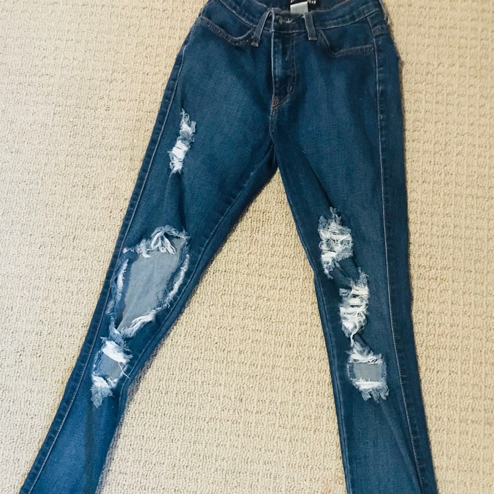 ⚫️Fashion Nova Ripped Jeans⚫️